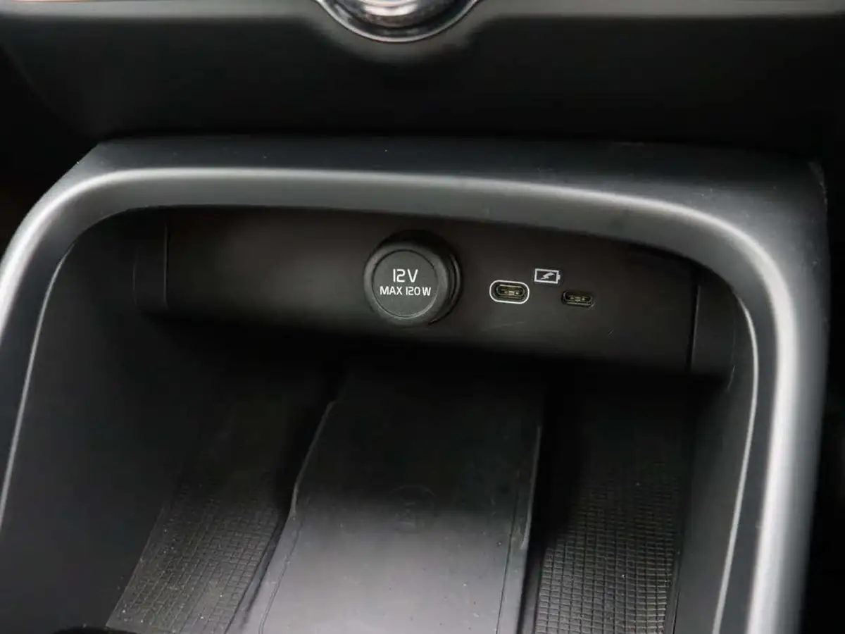 2022-volvo-c40-e-recharge-core-228bhp-big-32