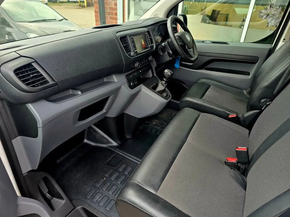 2019-vauxhall-vivaro-15td-2900-l2h1-dynamic-big-22