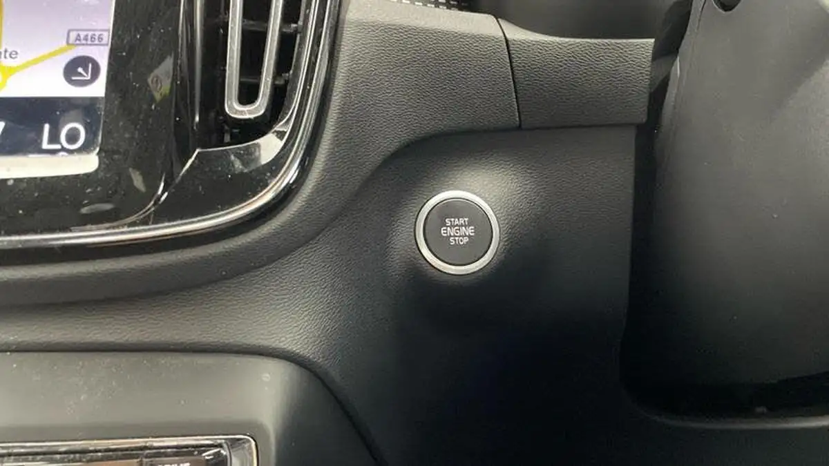 2020-volvo-xc40-20-t4-r-design-pro-awd-big-16