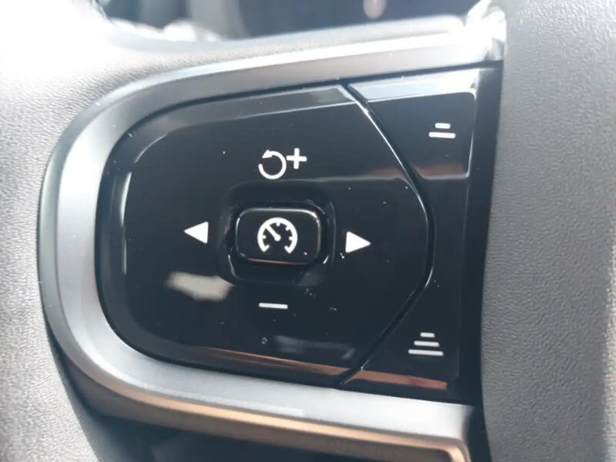 2024-volvo-xc60-20-b5-plus-black-edition-big-14