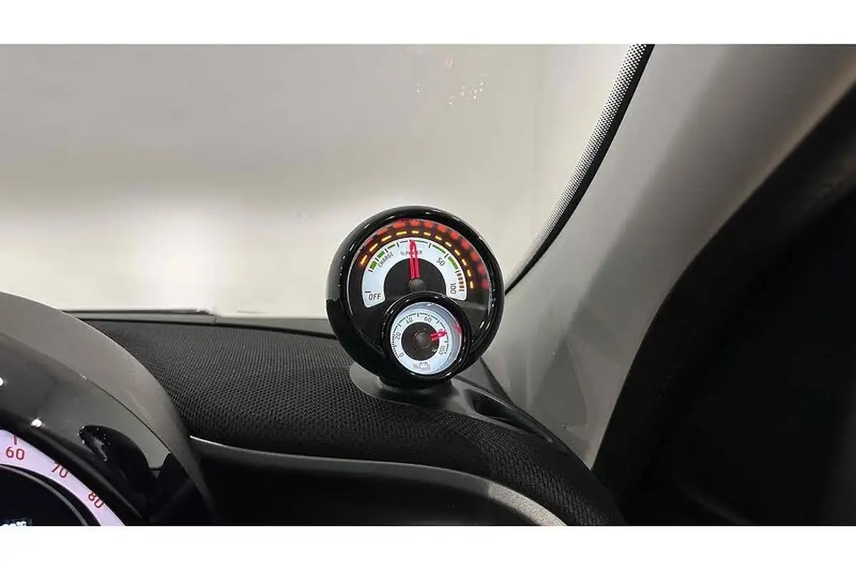 2021-smart-forfour-eq-premium-big-34