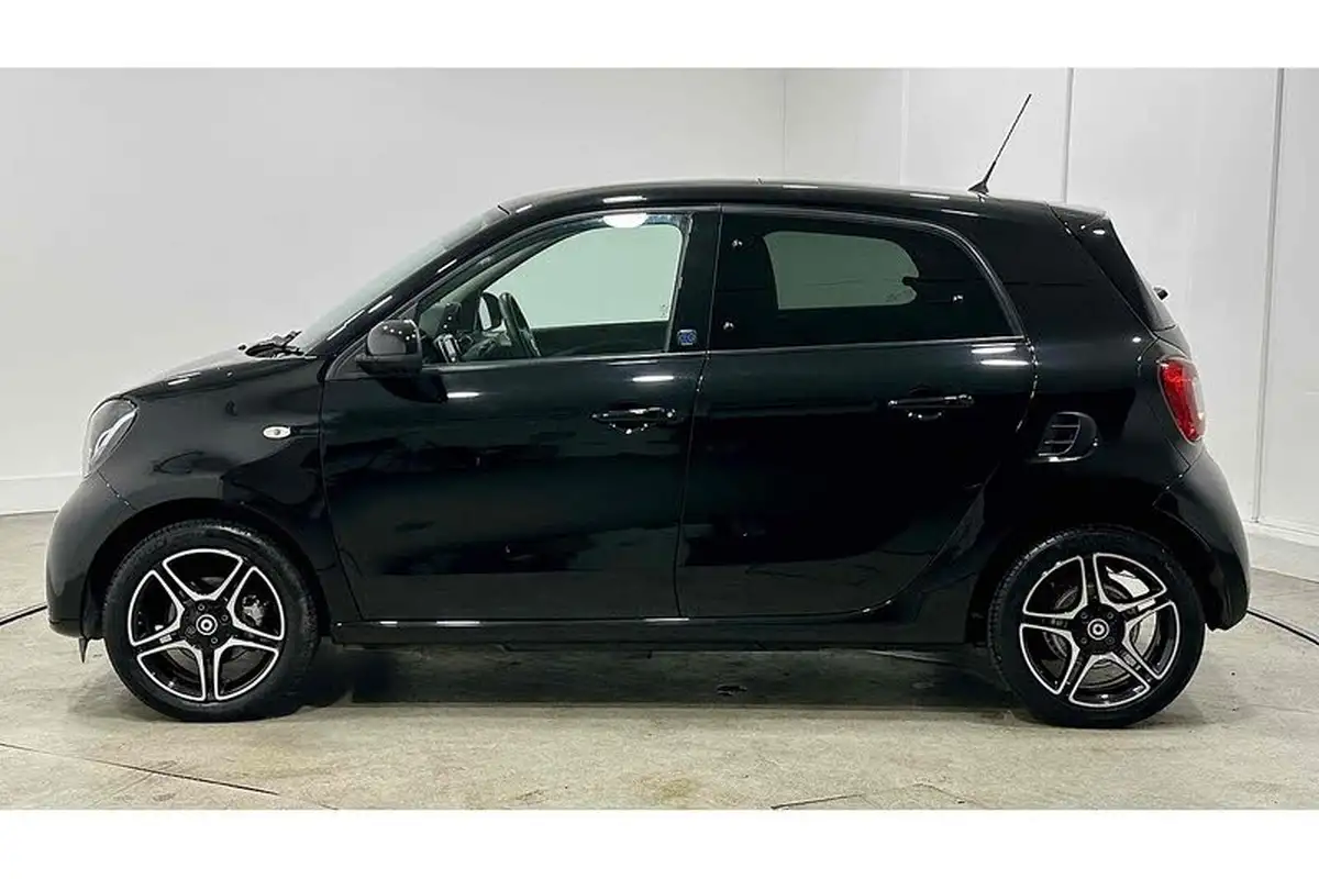 2021-smart-forfour-eq-premium-big-6