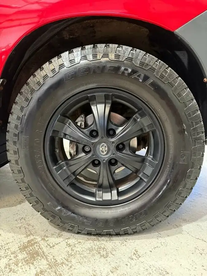 2015-toyota-hi-lux-25td-active-vsc-double-cab-pickup-big-10