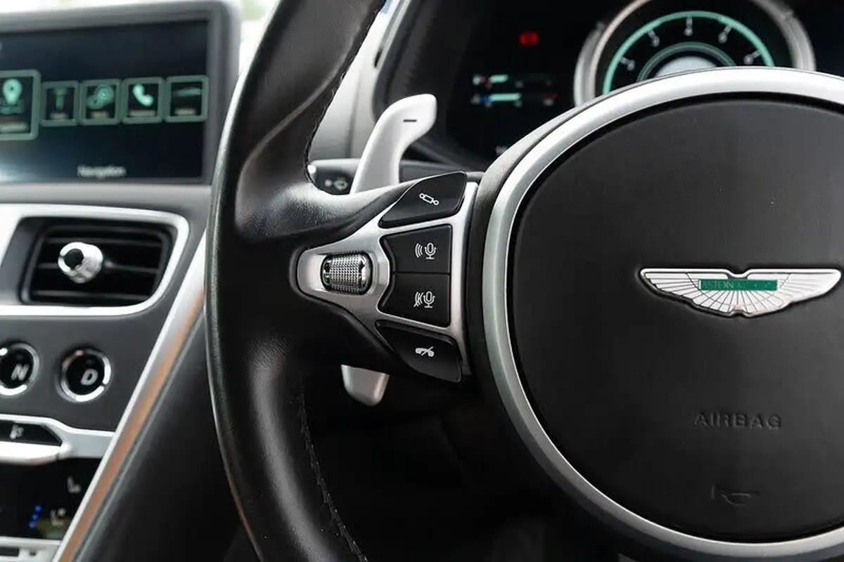 2016-aston-martin-db11-52-v12-launch-edition-big-18