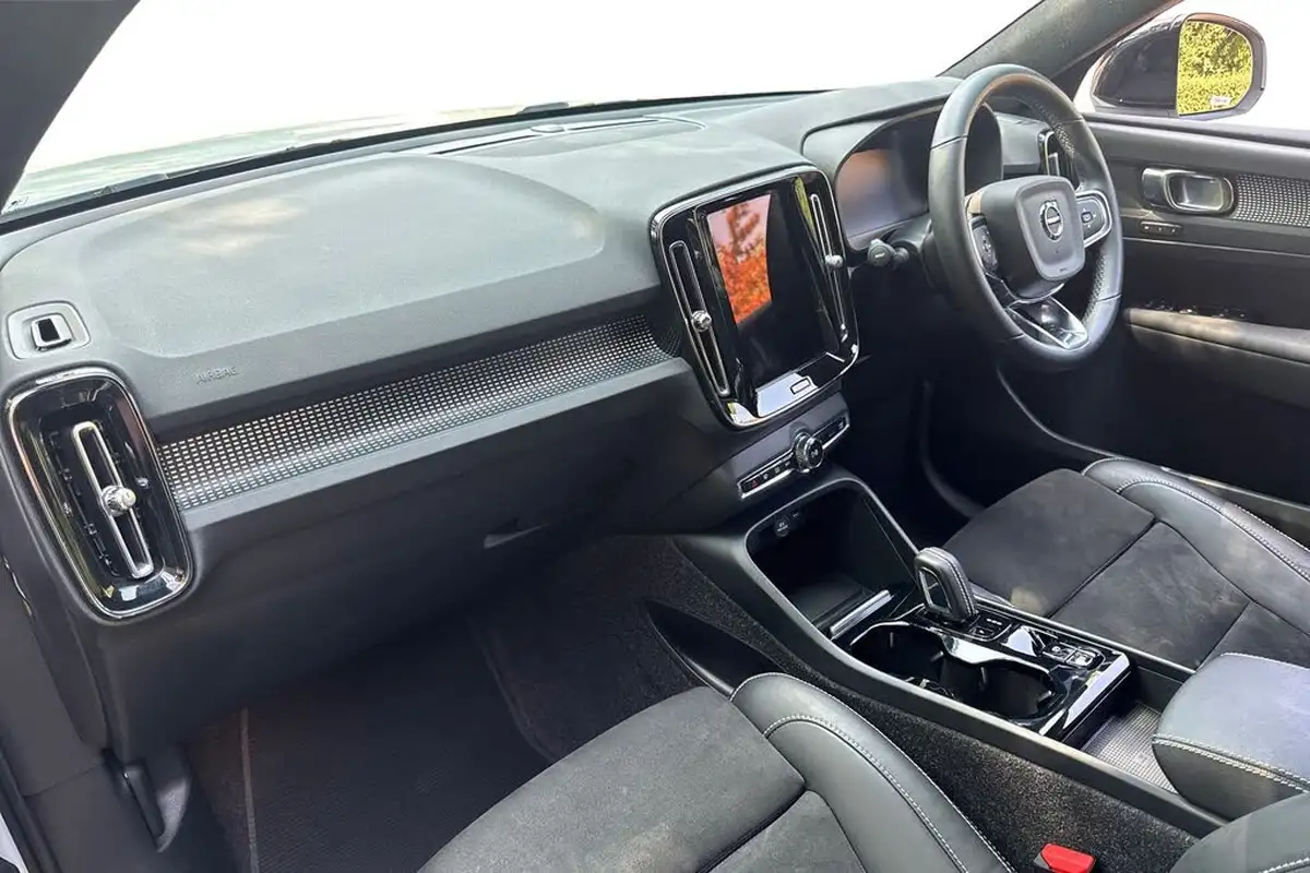 2021-volvo-xc40-15-t4-r-design-208bhp-big-1