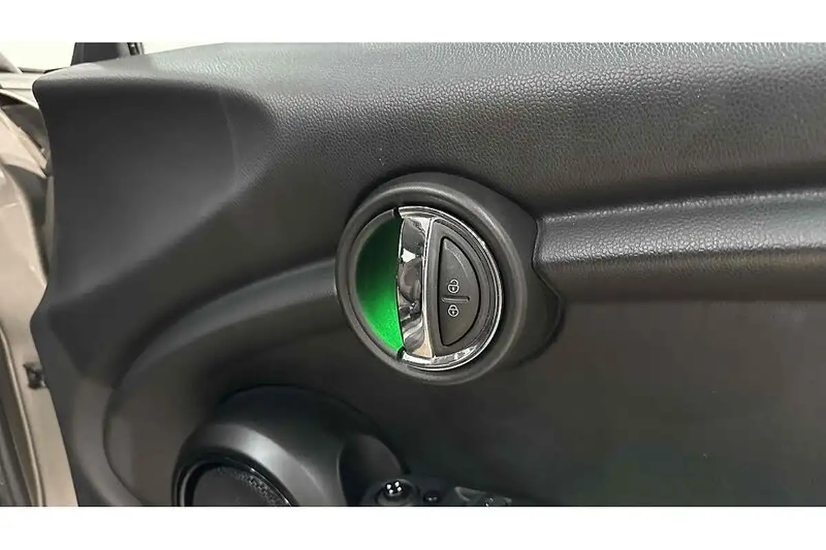 2019-mini-cooper-15-cooper-classic-hatchback-3d-big-28
