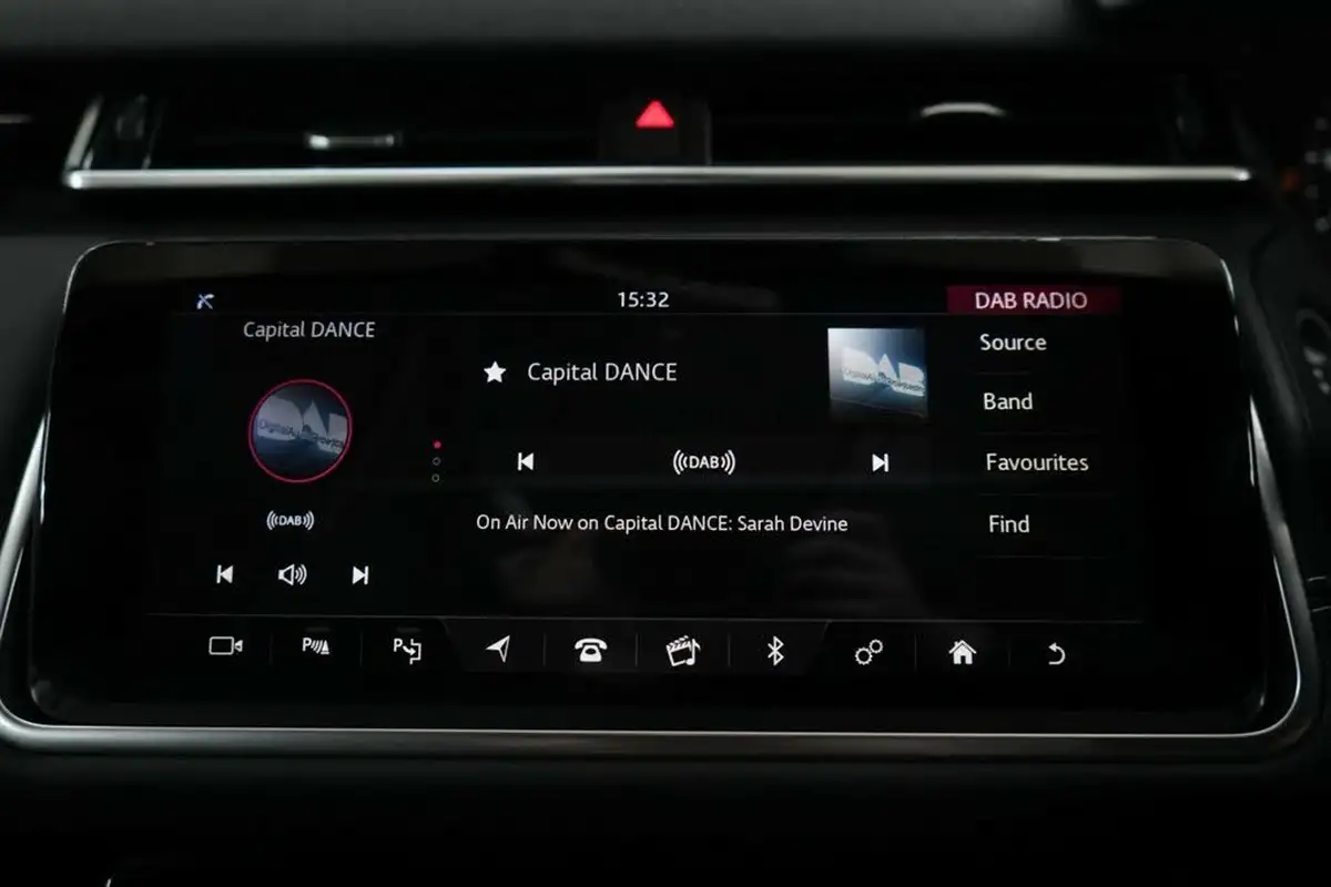 2018-land-rover-range-rover-velar-20-p300-r-dynamic-hse-ss-big-40