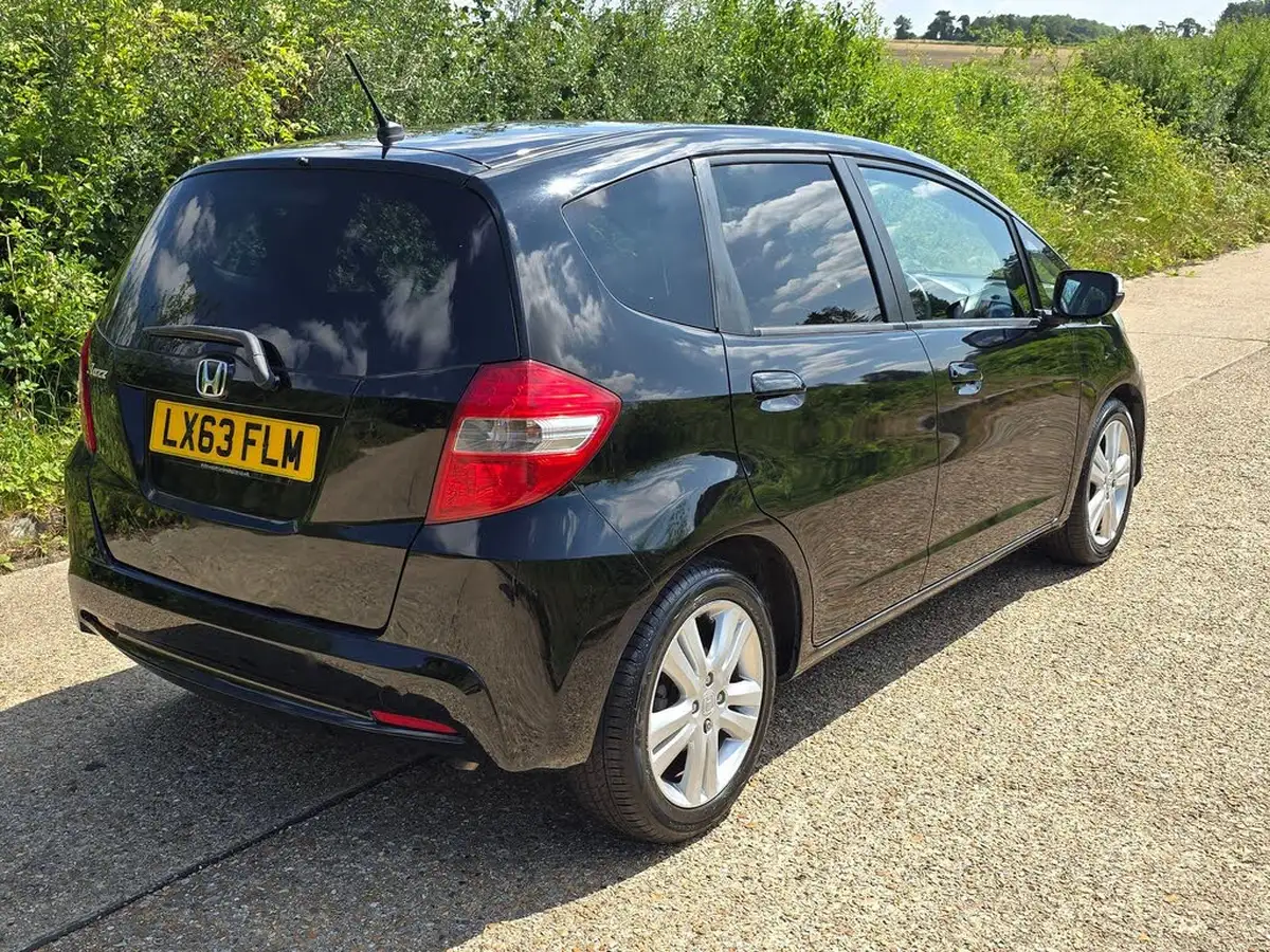 2013-honda-jazz-14-es-plus-cvt-big-23