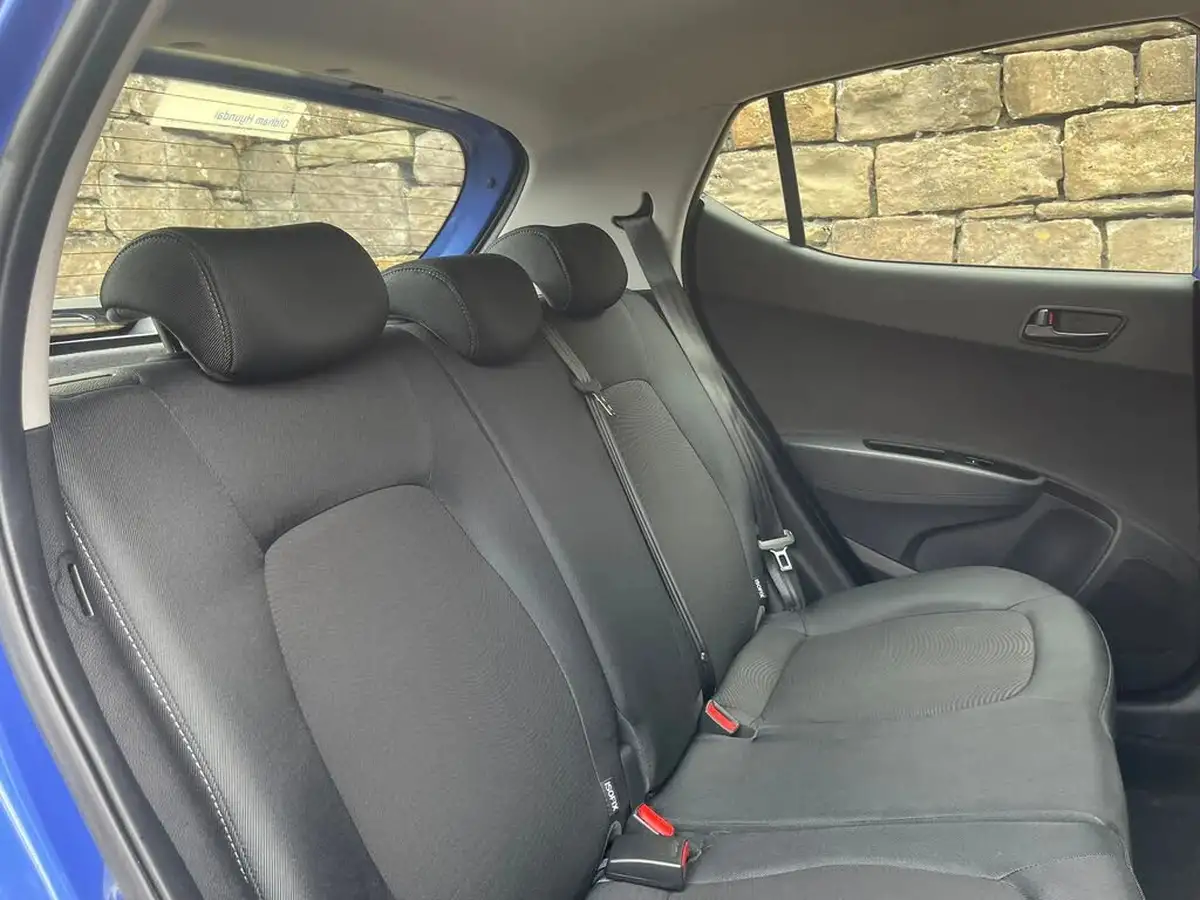 2018-hyundai-i10-12-se-big-11