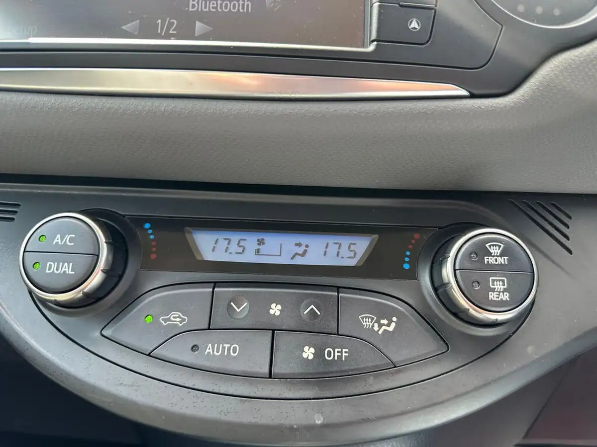 2015-toyota-yaris-15-vvt-i-icon-hybrid-big-18