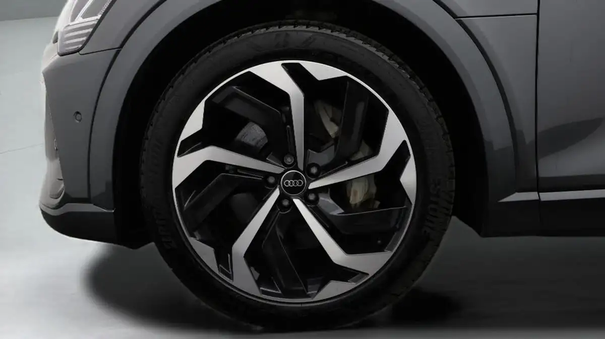 2022-audi-e-tron-50e-black-edition-sportback-big-28