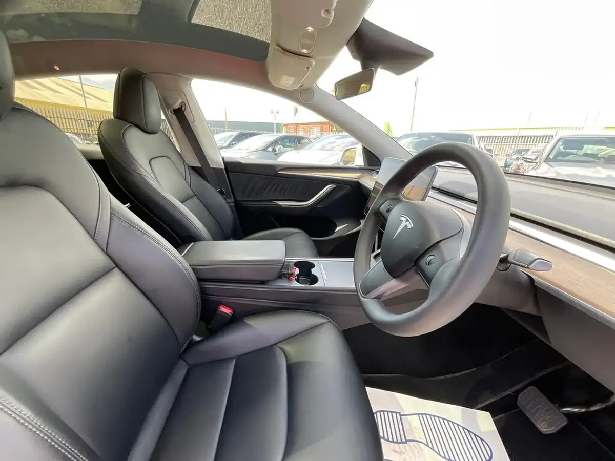 2022-tesla-model-y-e-long-range-big-5