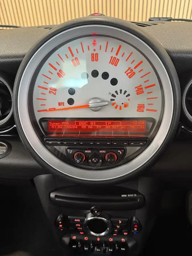 2013-mini-cooper-16-one-98bhp-sport-chili-hatchback-3d-big-17