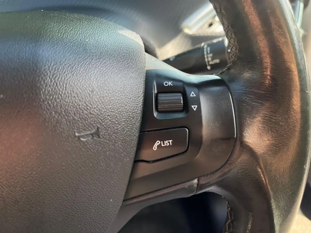 2014-peugeot-2008-crossover-12-allure-vti-big-31