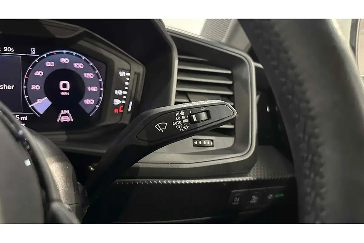 2022-audi-a1-10-25-tfsi-technik-big-35