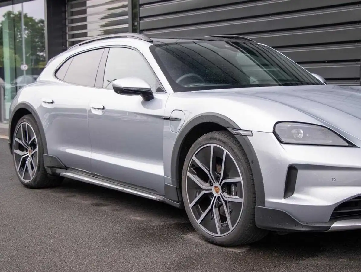 2024-porsche-taycan-e-4-cross-turismo-435ps-big-16