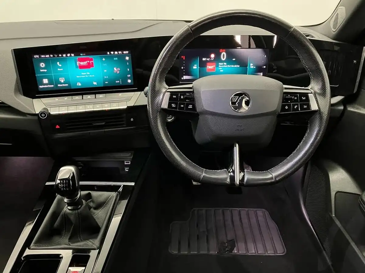 2022-vauxhall-astra-12-turbo-gs-line-hatchback-big-16