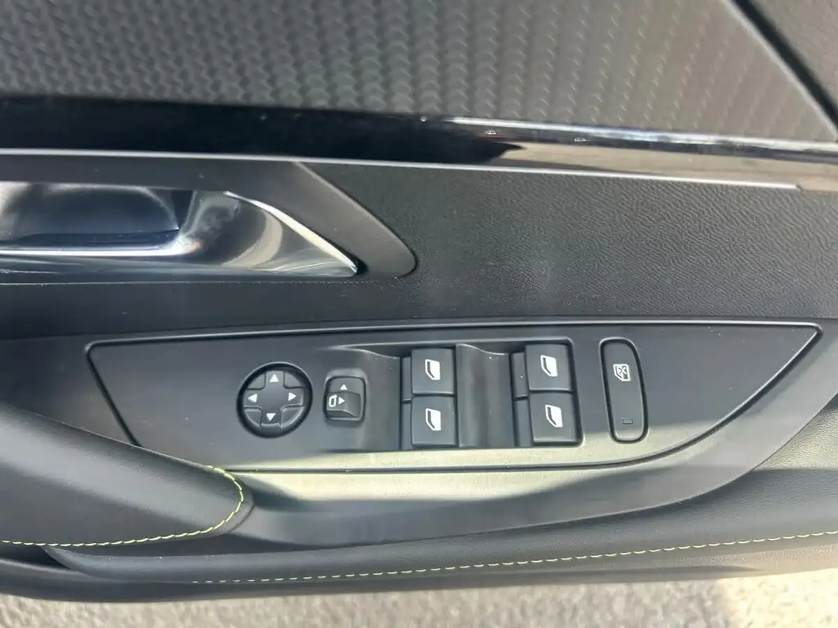 2025-peugeot-208-12-puretech-gt-136ps-hybrid-e-dsc6-big-20