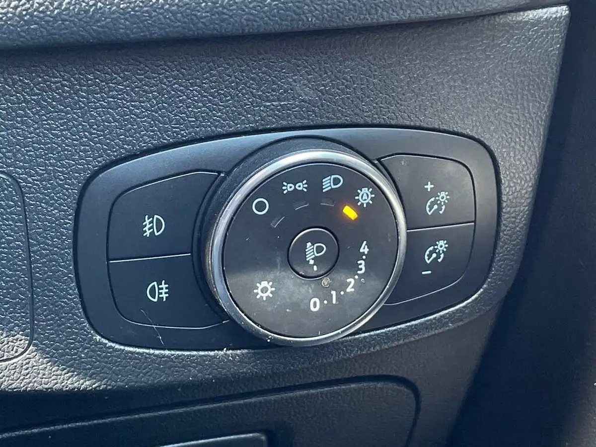 2019-ford-focus-10t-st-line-x-hatchback-big-32
