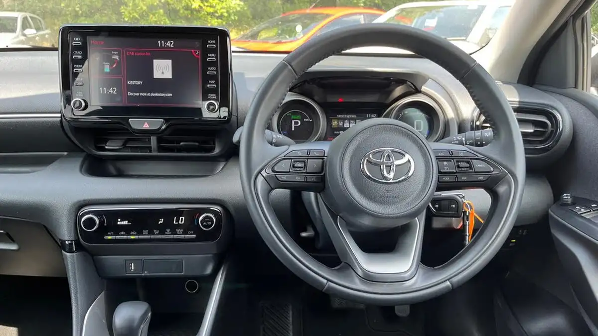 2023-toyota-yaris-15-vvt-i-design-big-5