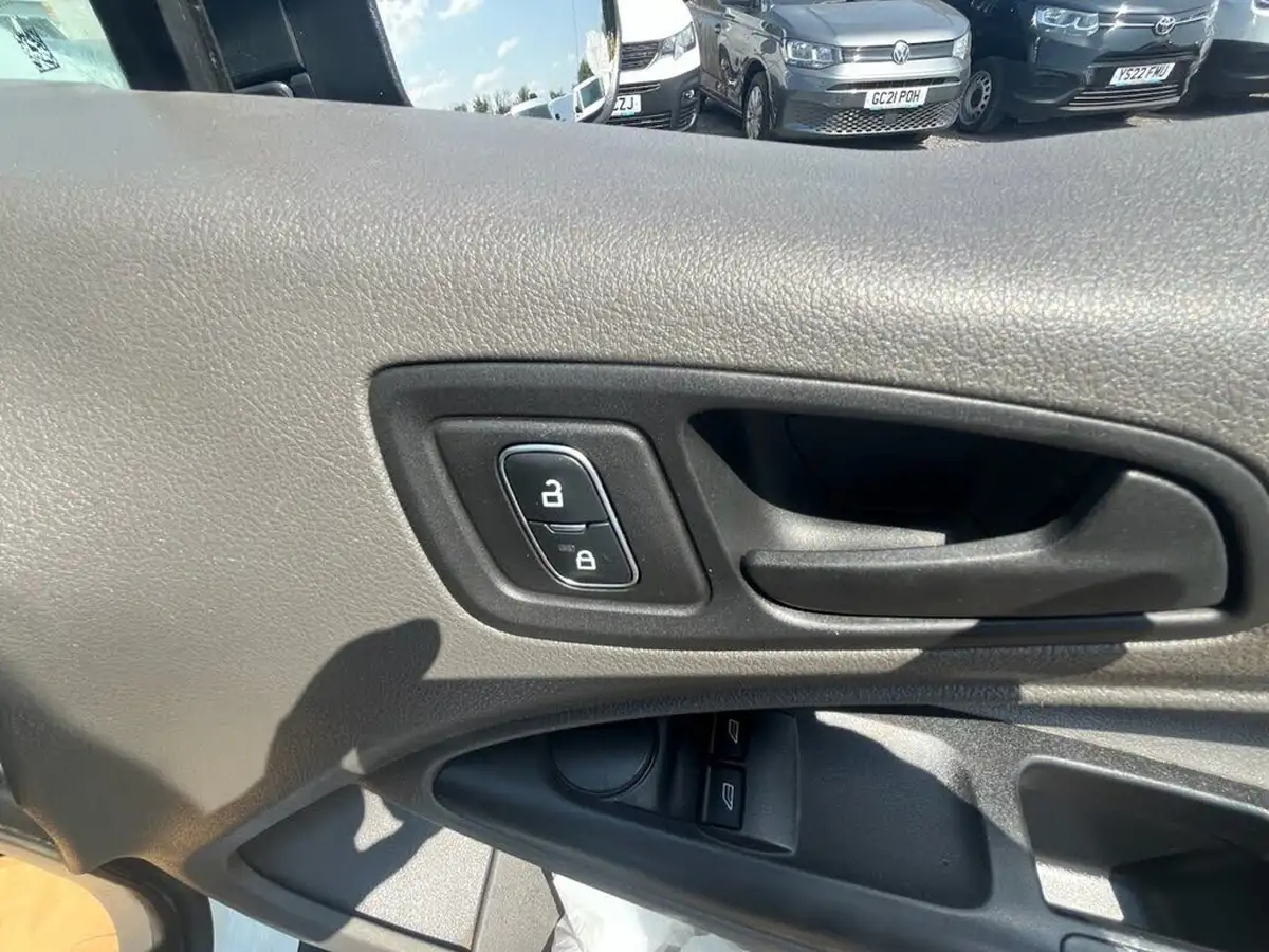 2021-ford-transit-connect-big-26