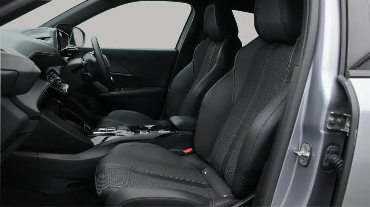 2023-peugeot-2008-suv-e-gt-136bhp-50kwh-station-wagon-big-14