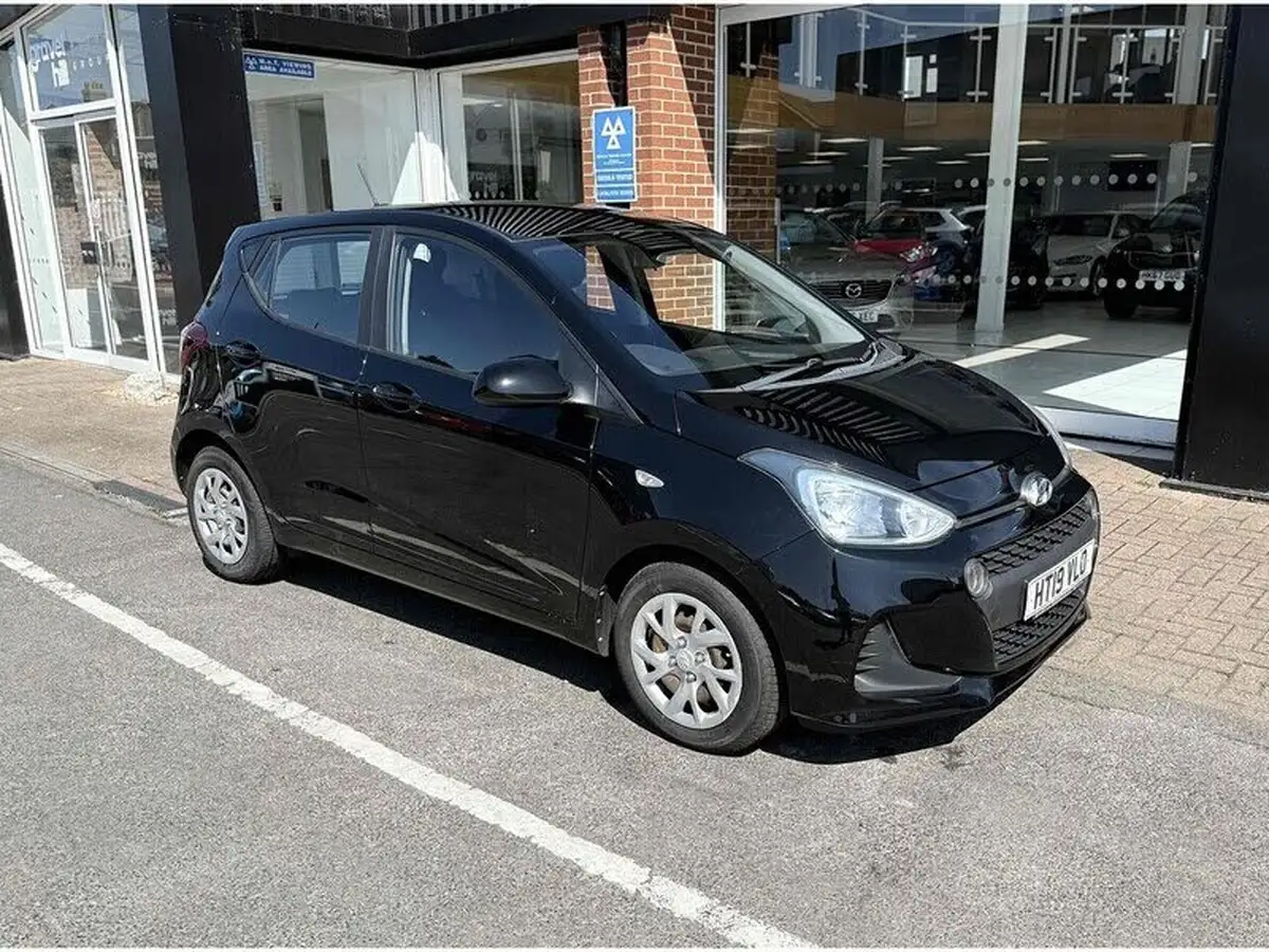 2019-hyundai-i10-10-se-67ps-big-0