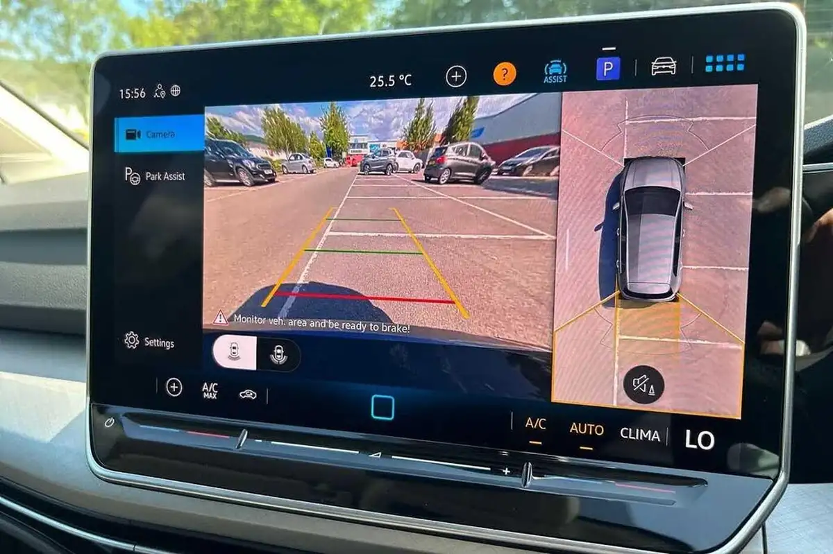 2025-volkswagen-golf-15-etsi-match-big-23