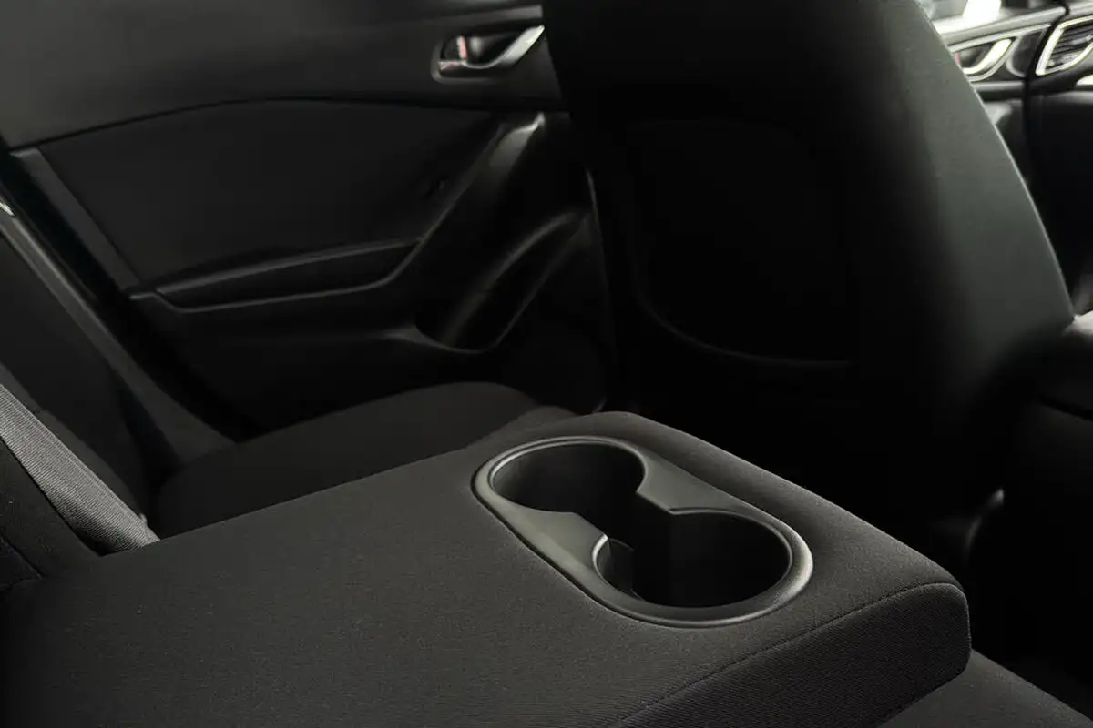 2015-mazda-mazda3-20-sport-nav-120ps-fastback-4d-auto-big-28