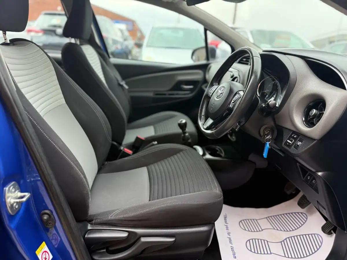 2018-toyota-yaris-15-vvt-i-icon-navi-big-12