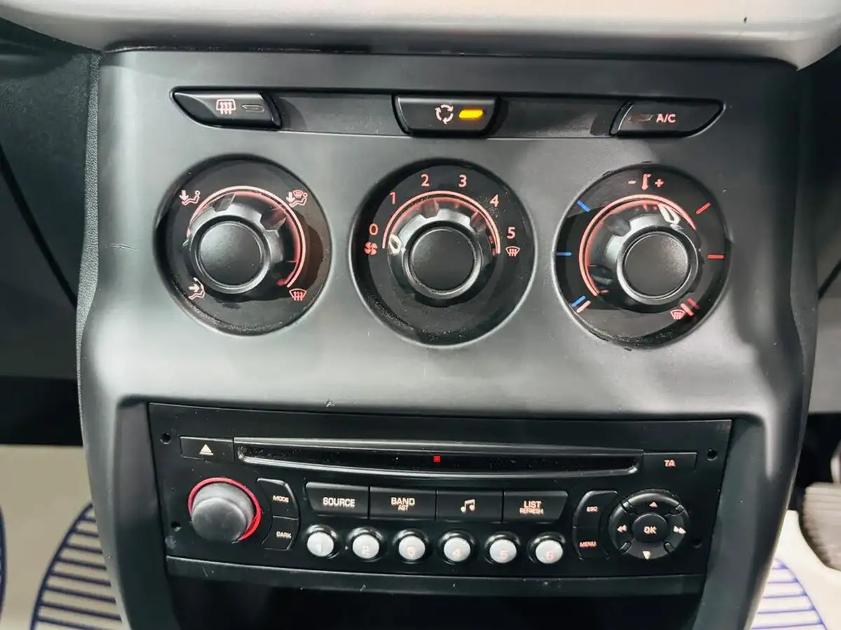 2012-citroen-c3-14e-hdi-vtr-big-19