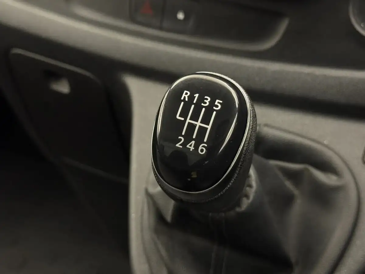 2020-renault-trafic-20dci-sl28-energy-120-business-big-17