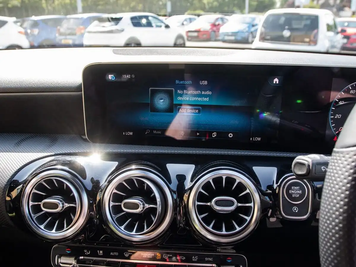 2019-mercedes-benz-a-class-13-a200-amg-line-premium-hatchback-5d-big-24