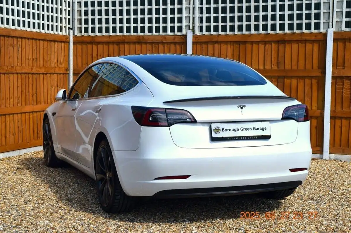 2020-tesla-model-3-e-performance-big-5