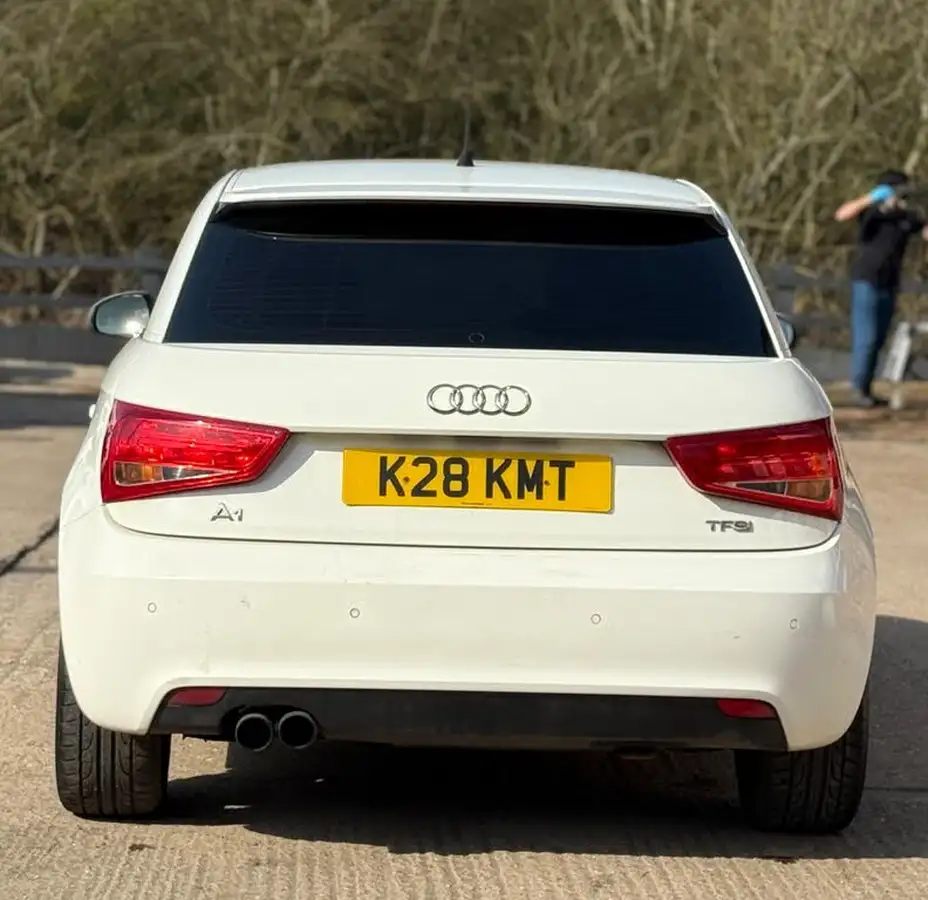2011-audi-a1-14-sport-tfsi-hatchback-3d-big-7