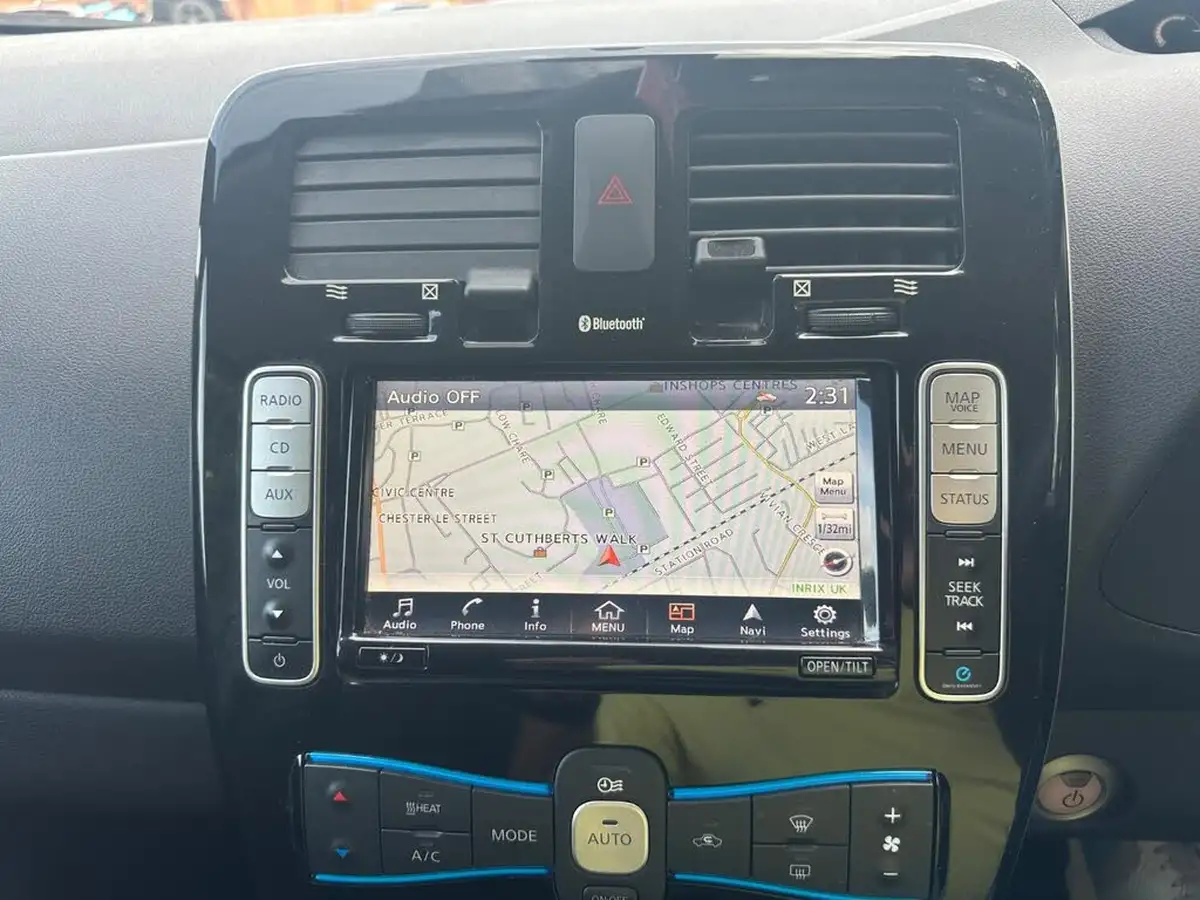 2016-nissan-leaf-e-acenta-24kwh-big-9