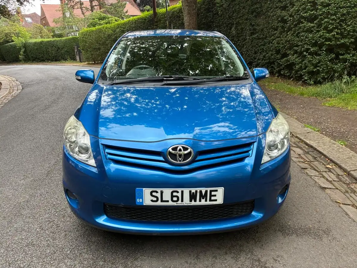 2011-toyota-auris-133-vvt-i-edition-5d-big-9
