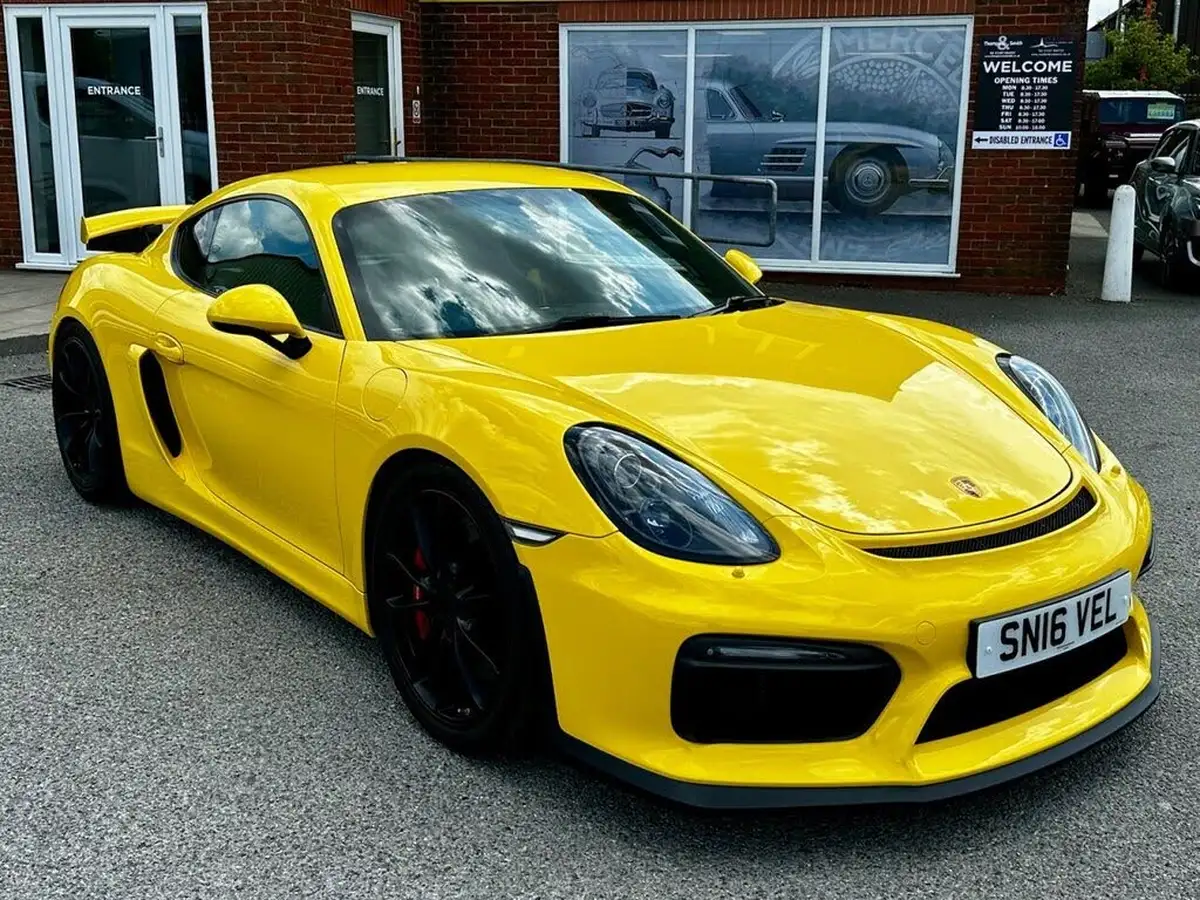 2016-porsche-cayman-38-gt4-big-1
