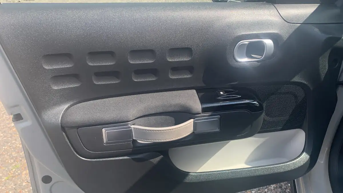 2022-citroen-c3-12-puretech-c-series-big-40