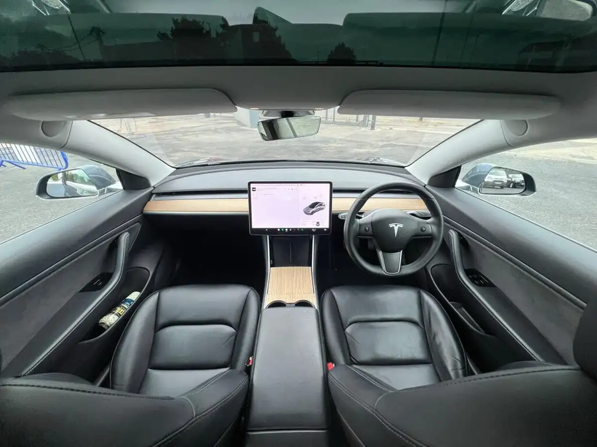 2020-tesla-model-3-e-long-range-big-25