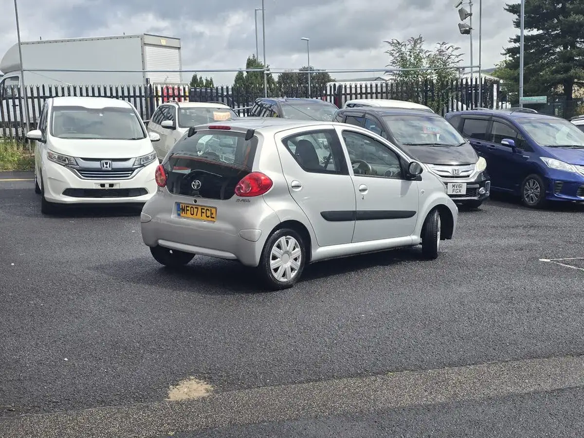 2007-toyota-aygo-10-aygo-5d-big-3