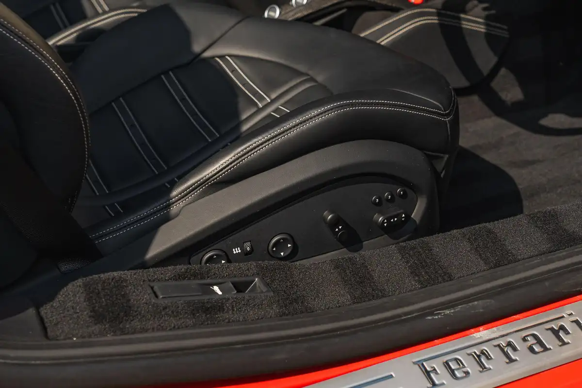 2017-ferrari-488-39-488-spider-big-39