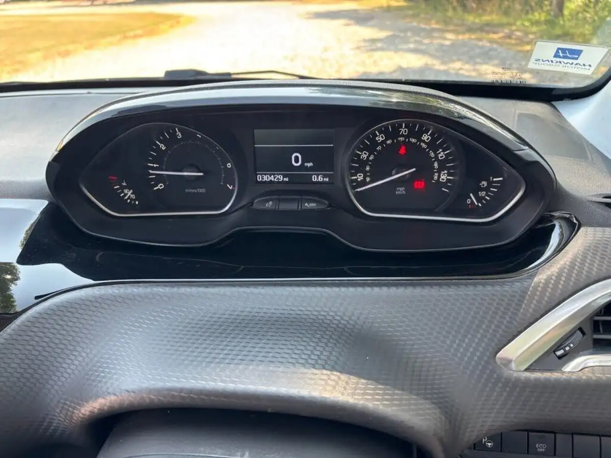 2018-peugeot-208-12-puretech-tech-edition-82bhp-big-24