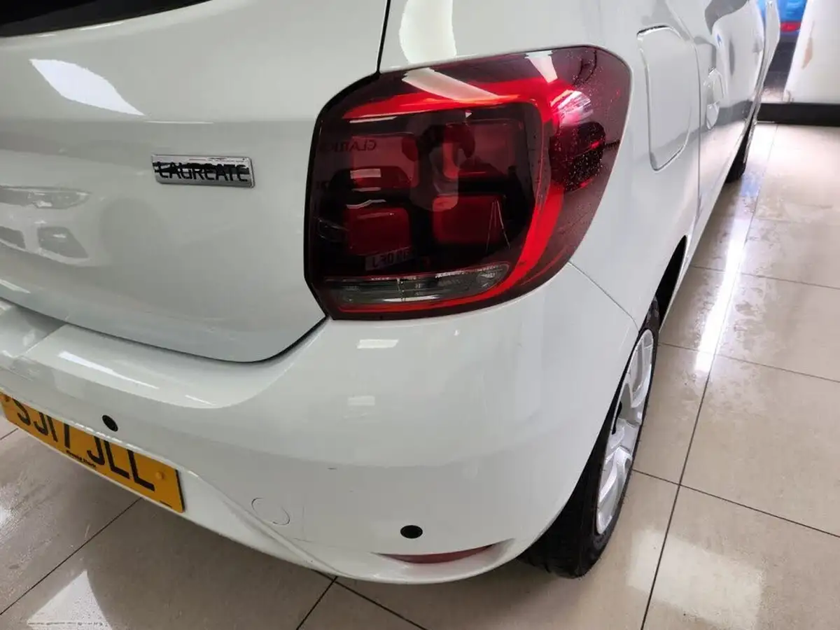 2017-dacia-sandero-15dci-laureate-big-39