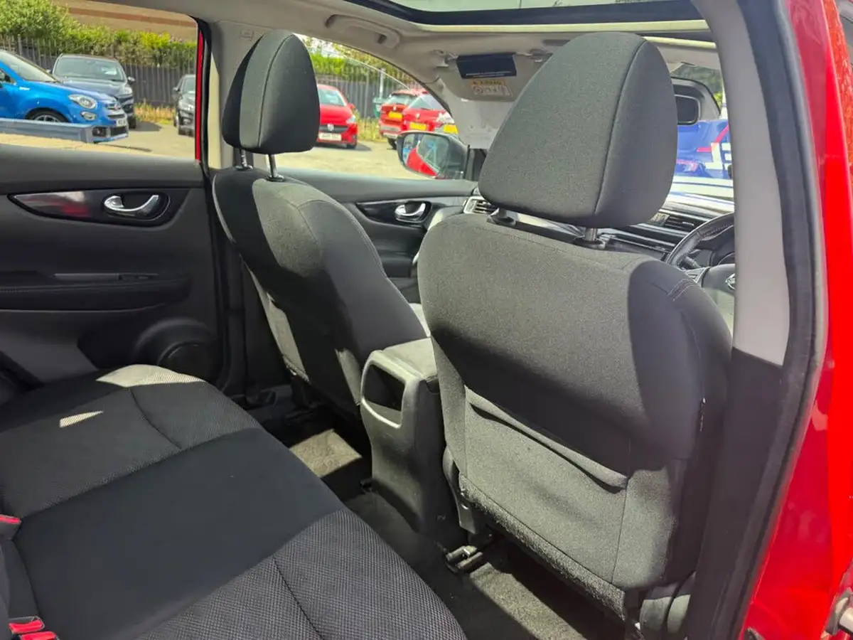 2014-nissan-qashqai-15dci-acenta-premium-big-23