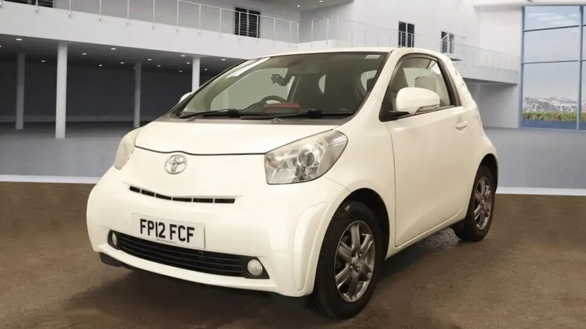 2012-toyota-iq-10-vvt-i-big-0