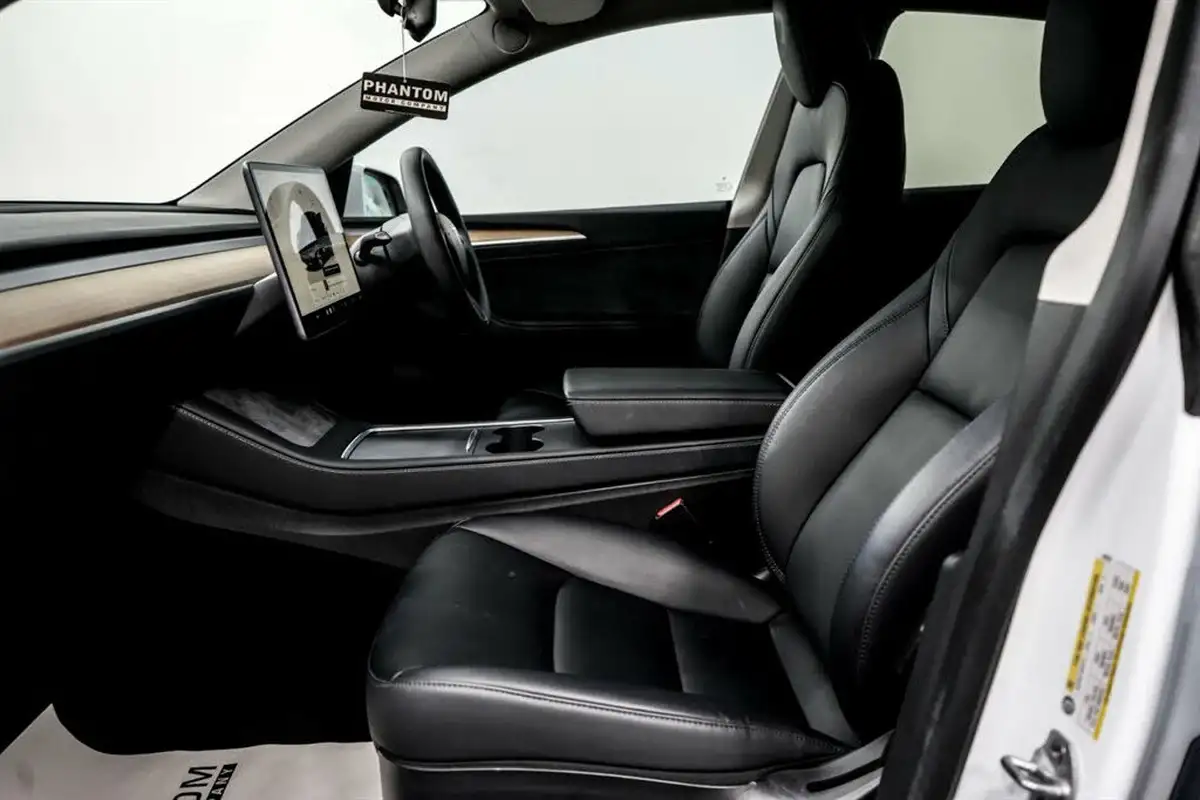 2022-tesla-model-y-e-long-range-big-17
