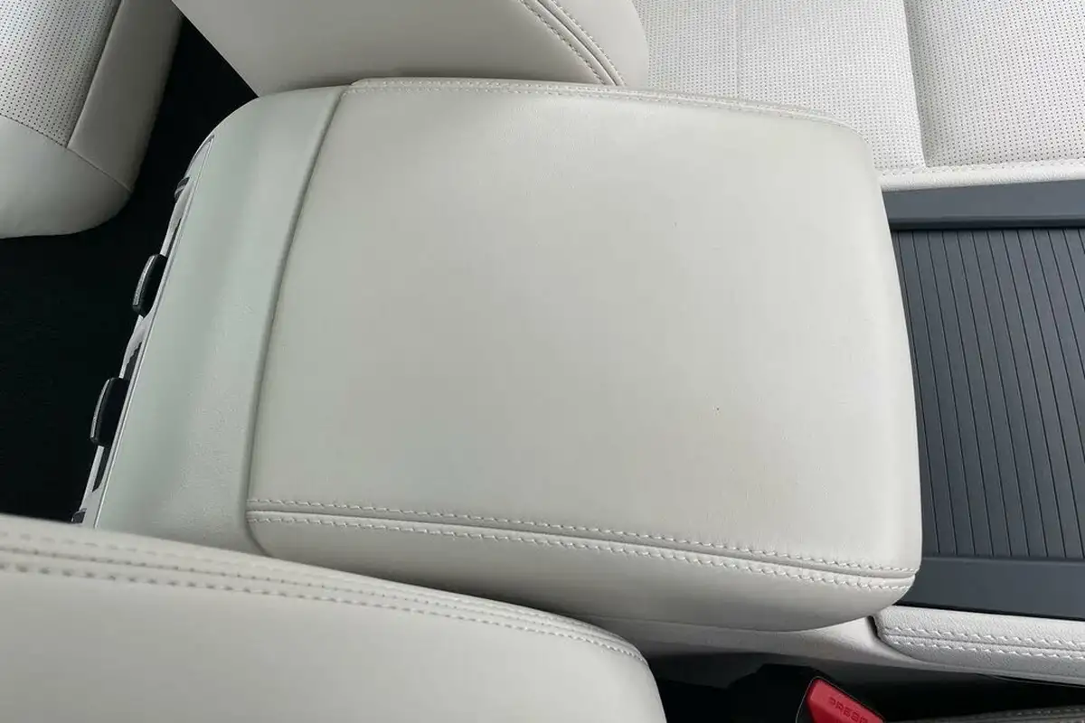 2022-jaguar-f-pace-20-d200-r-dynamic-hse-big-38