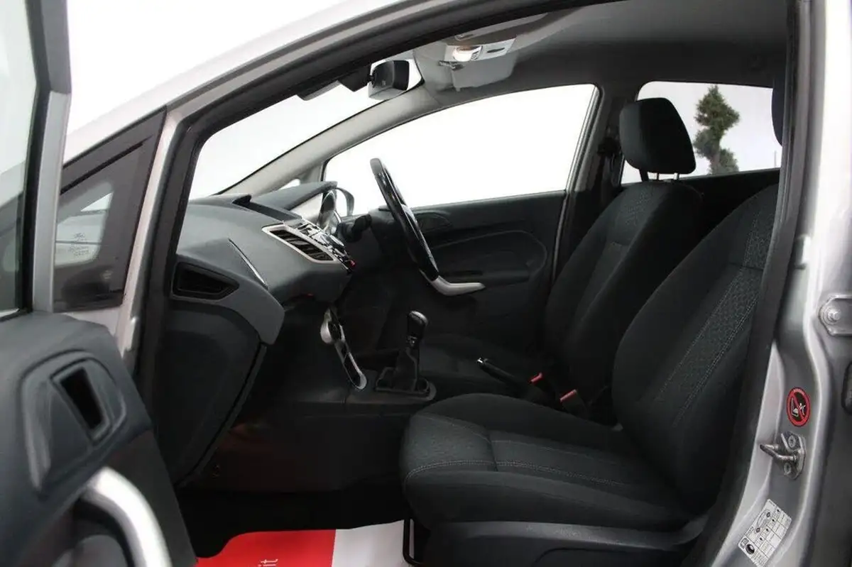 2011-ford-fiesta-16td-titanium-dpf-5d-big-46