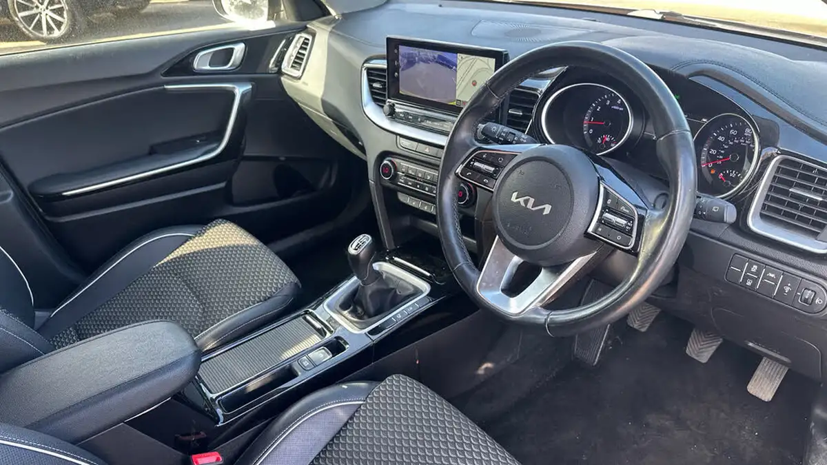 2022-kia-xceed-15-t-gdi-3-big-8